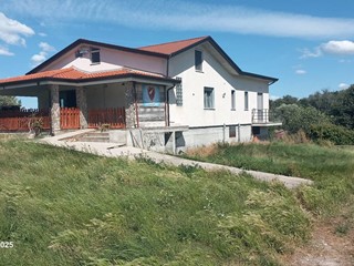 Villa in Vendita a Serre, 195'000&euro;, 324 m²