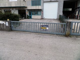 Capannone in Vendita a Roveredo in Piano, 175'000€, 225 m²