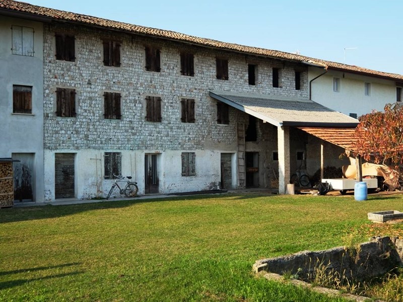 Rustico in Vendita a Cordenons, 89'000€, 333 m²