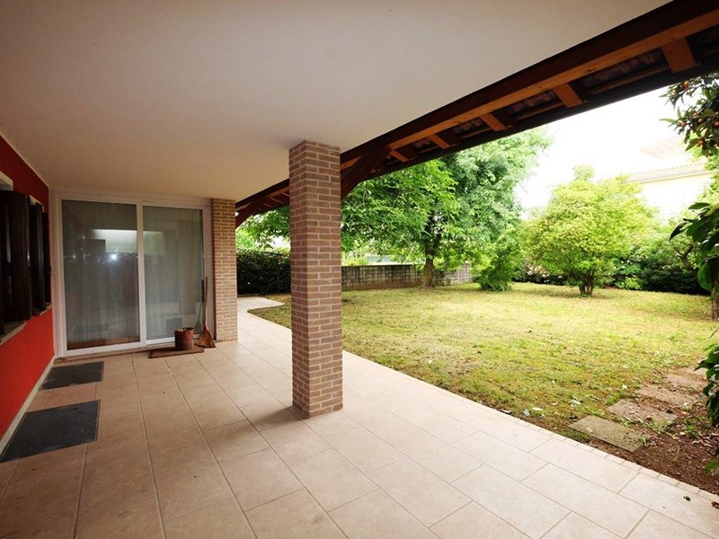 Villa in Vendita a Cordenons, 485'000€, 425 m²