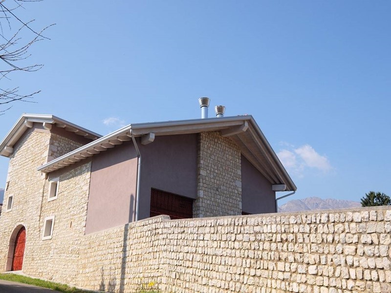 Villa in Vendita a Aviano, 450'000€, 378 m²