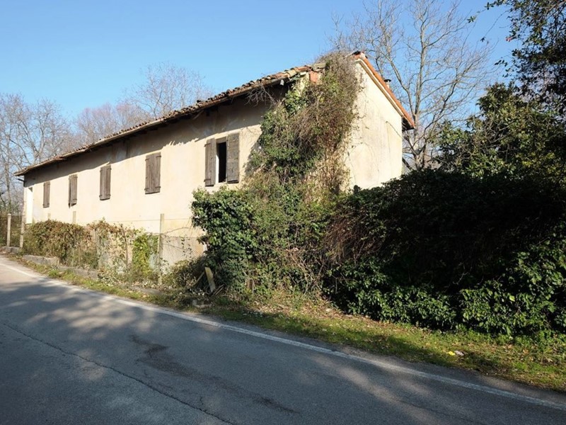 Rustico in Vendita a Cordenons, 100'000€, 220 m²