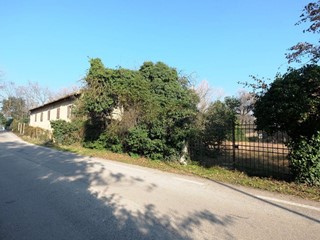 Rustico in Vendita a Cordenons, 100'000€, 220 m²
