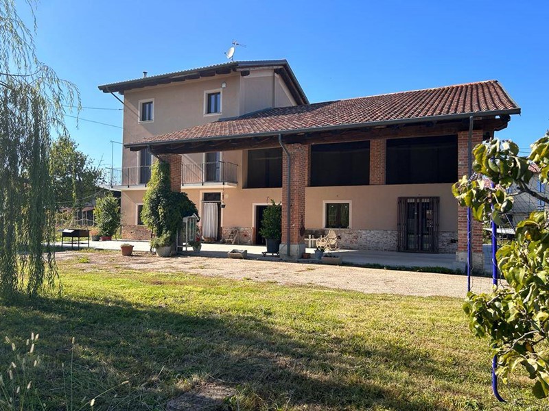 Rustico in Vendita a Rocca de' Baldi, 259'000€, 243 m²