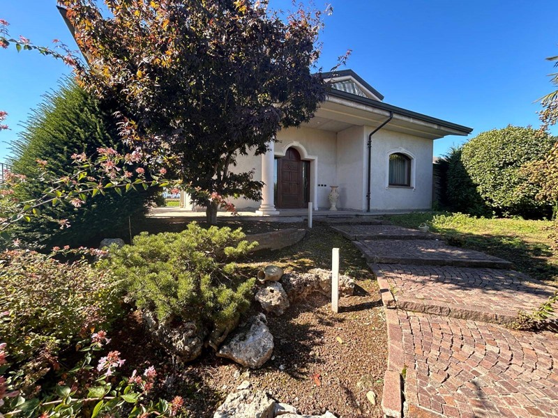 Villa in Vendita a Rocca de' Baldi, 440'000€, 260 m²