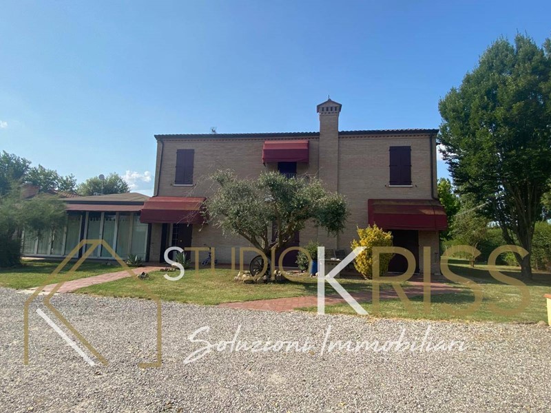 Casa Indipendente in Vendita a Ferrara, 300 m²