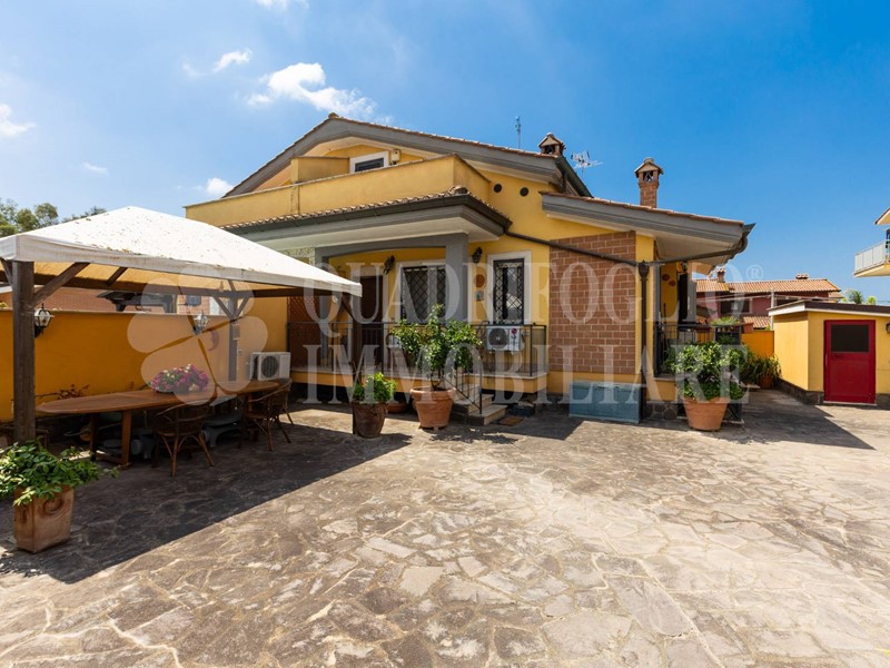 Casa Semi Indipendente in Vendita a Roma, 235'000&euro;, 180 m²