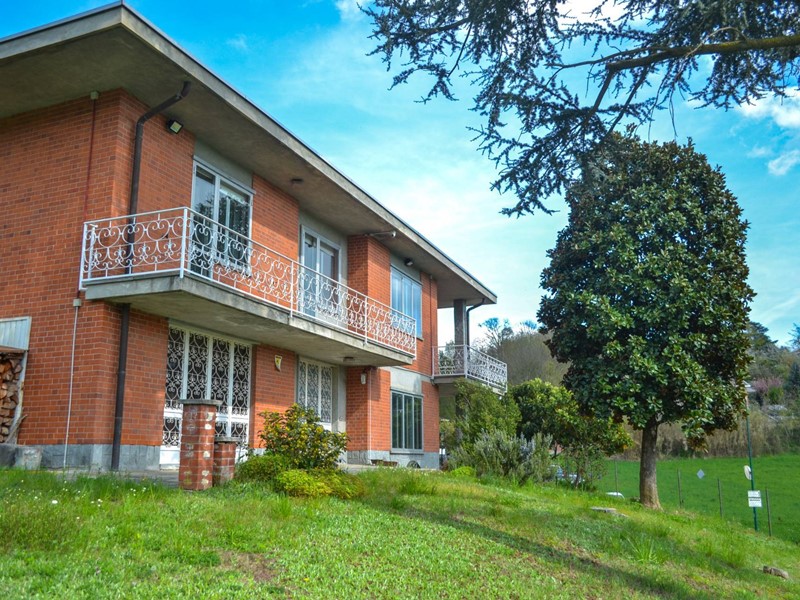 Villa in Vendita a Moncalieri, 490'000€, 428 m²