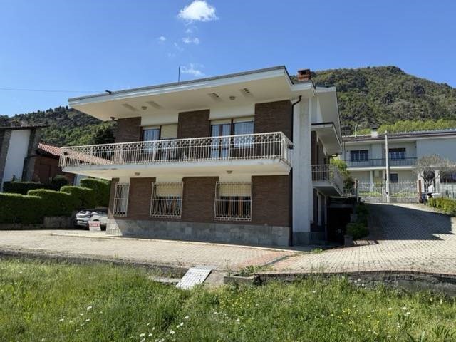 Villa in Vendita a Piossasco, 330'000€, 226 m²