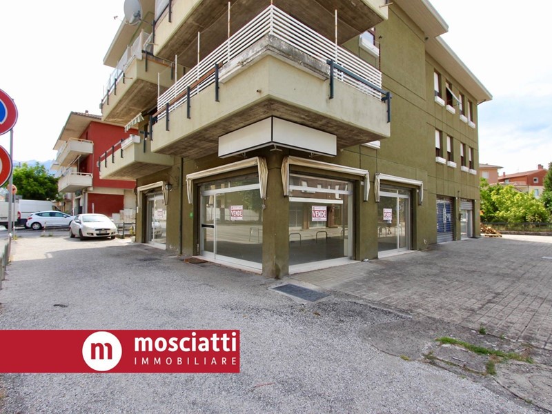 Immobile commerciale in Vendita a Matelica, 120'000&euro;, 83 m²