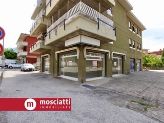 Immobile commerciale in Vendita a Matelica, 120'000&euro;, 83 m²