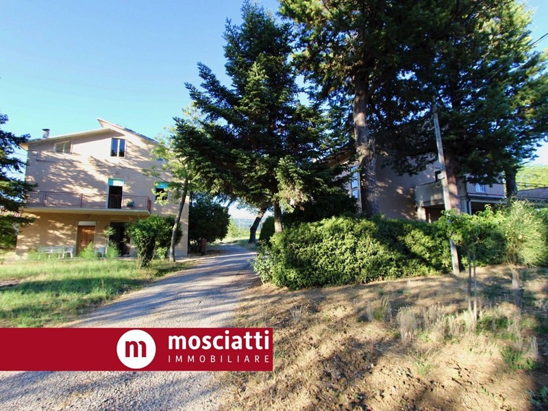 Casa Indipendente in Vendita a Matelica, 600'000&euro;, 360 m²