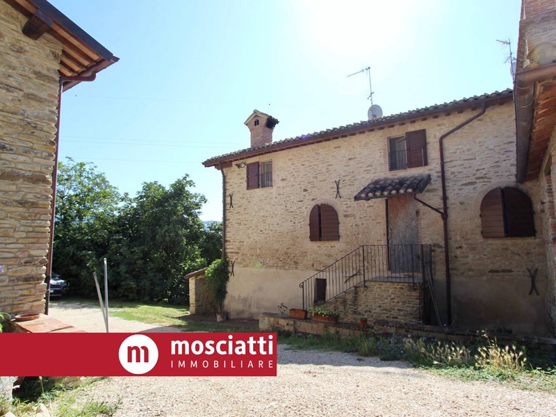 Rustico in Vendita a Esanatoglia, 480'000&euro;, 121 m²