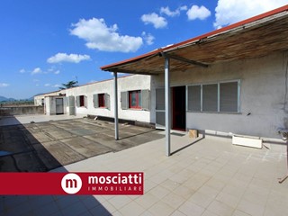 Attico in Vendita a Matelica, 88'000&euro;, 207 m²