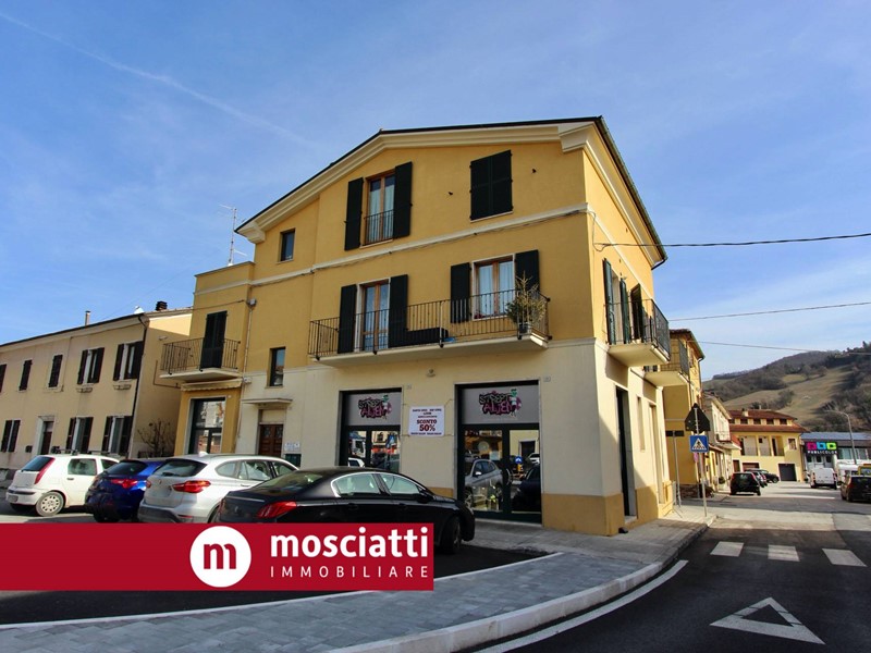 Casa Indipendente in Vendita a Castelraimondo, 335'000&euro;, 390 m²