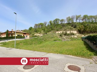 Terreno edificabile in Vendita a Esanatoglia, 60'000&euro;, 784 m²