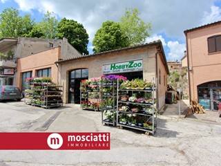 Immobile commerciale in Vendita a Matelica, 150'000&euro;, 106 m²