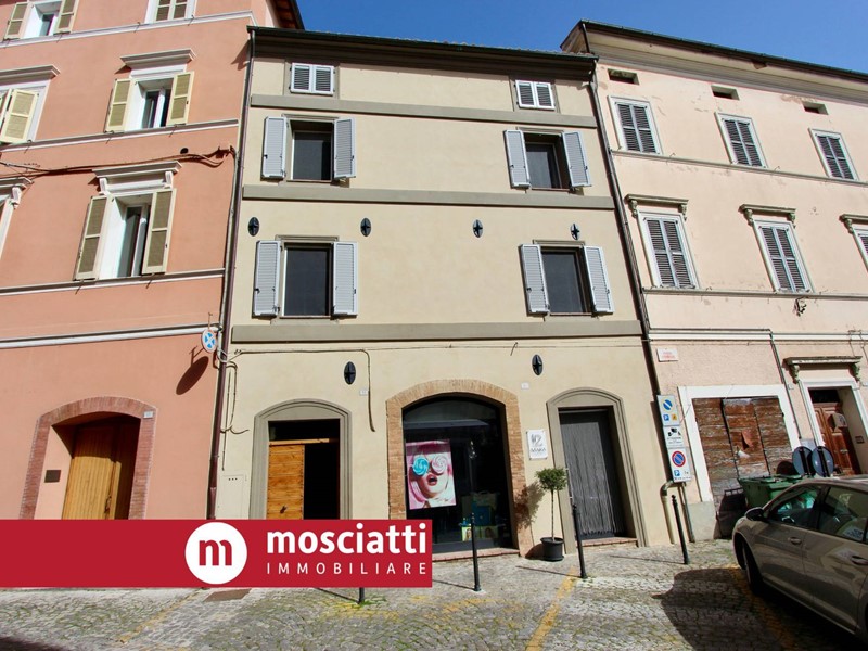 Casa Indipendente in Vendita a Esanatoglia, 75'000&euro;, 120 m²