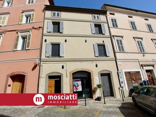 Casa Indipendente in Vendita a Esanatoglia, 75'000&euro;, 120 m²