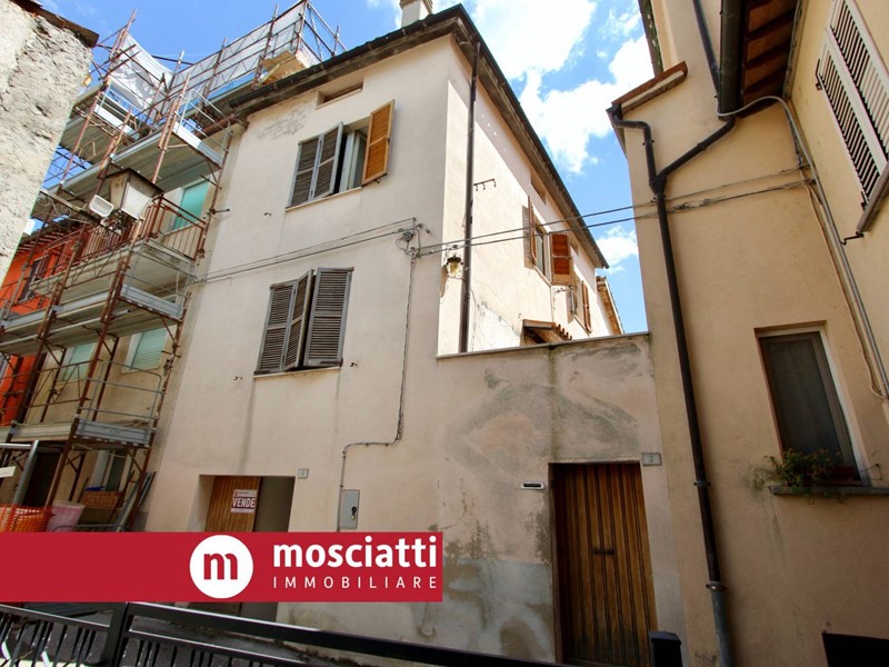 Casa Indipendente in Vendita a Esanatoglia, 29'000&euro;, 91 m²