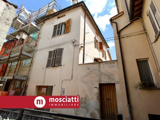 Casa Indipendente in Vendita a Esanatoglia, 29'000&euro;, 91 m²