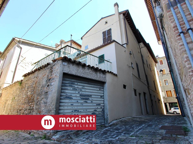 Appartamento in Vendita a Matelica, 48'000&euro;, 90 m²
