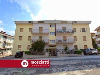 Attico in Vendita a Castelraimondo, 75'000&euro;, 115 m²