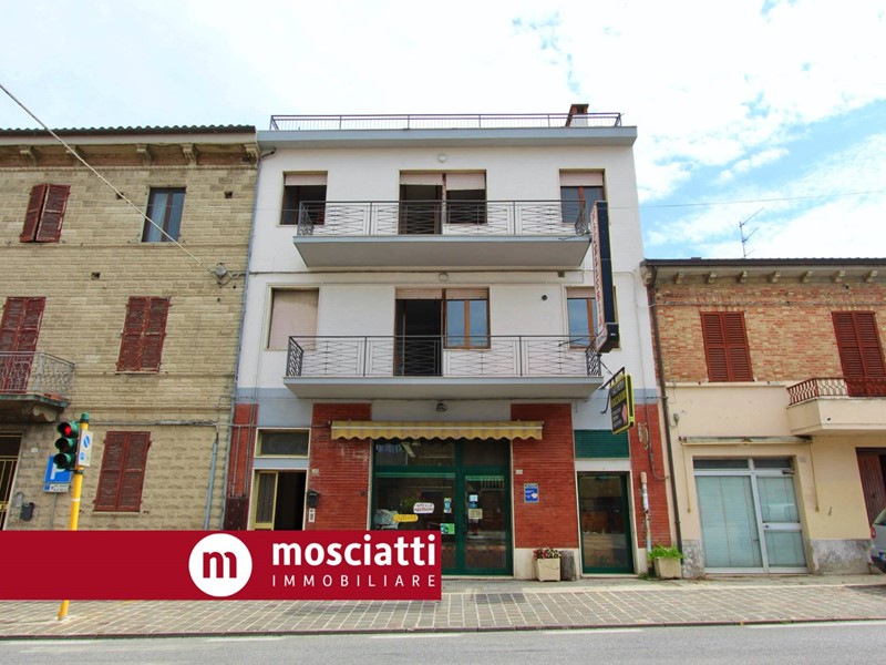 Appartamento in Vendita a Cerreto d'Esi, 68'000€, 170 m²