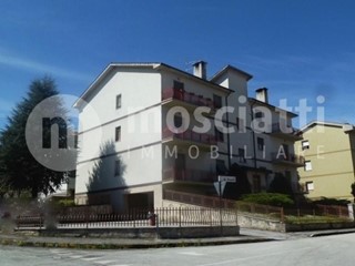 Appartamento in Vendita a Esanatoglia, 130'000&euro;, 100 m²