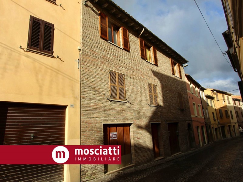 Appartamento in Vendita a Matelica, 75'000&euro;, 80 m²