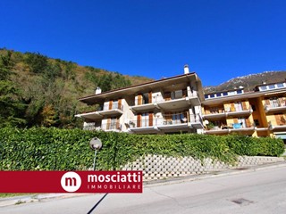 Appartamento in Vendita a Pioraco, 74'000&euro;, 100 m²