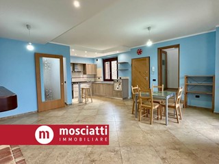 Villa in Vendita a Castelraimondo, 219'000&euro;, 160 m²