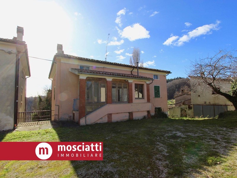 Rustico in Vendita a Matelica, 285'000&euro;, 534 m²