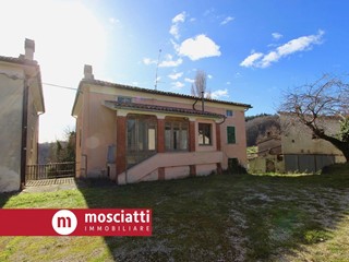 Rustico in Vendita a Matelica, 285'000&euro;, 534 m²