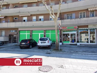 Immobile commerciale in Vendita a Matelica, 130'000&euro;, 135 m²