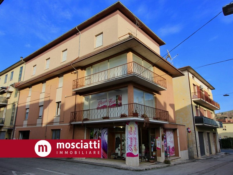 Immobile commerciale in Vendita a Castelraimondo, 125'000&euro;, 280 m²