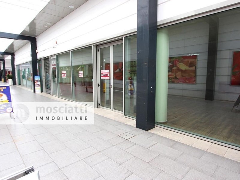 Immobile commerciale in Vendita a Matelica, 210'000&euro;, 140 m²