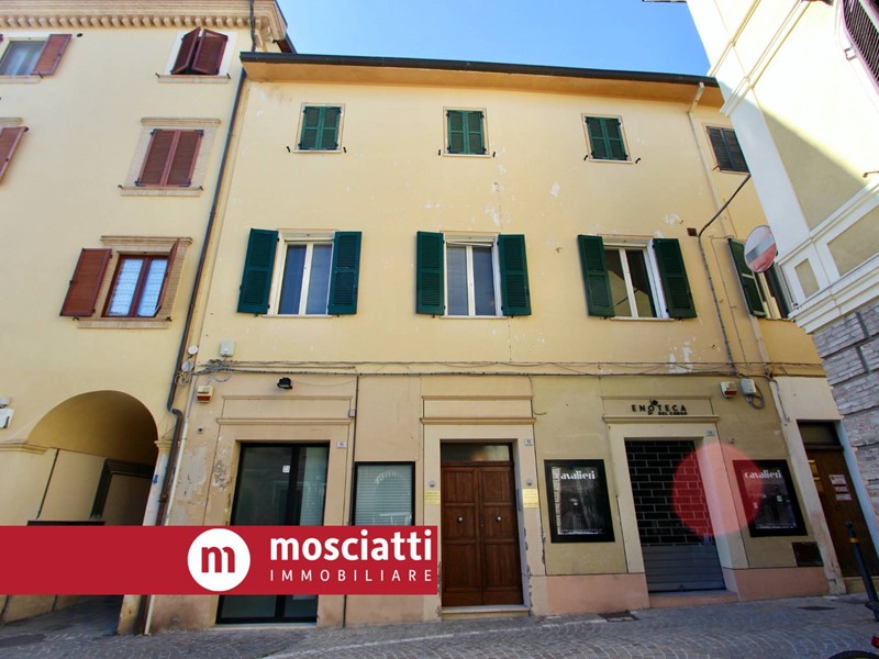 Immobile commerciale in Vendita a Matelica, 120'000&euro;, 65 m²