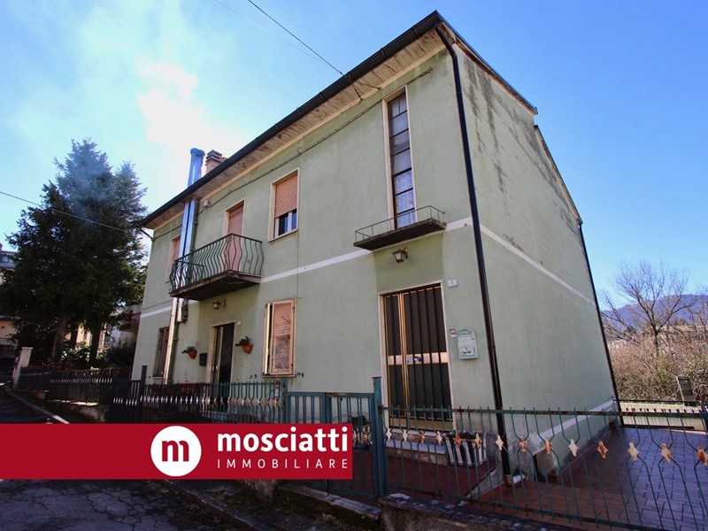 Appartamento in Vendita a Matelica, 75'000&euro;, 155 m²