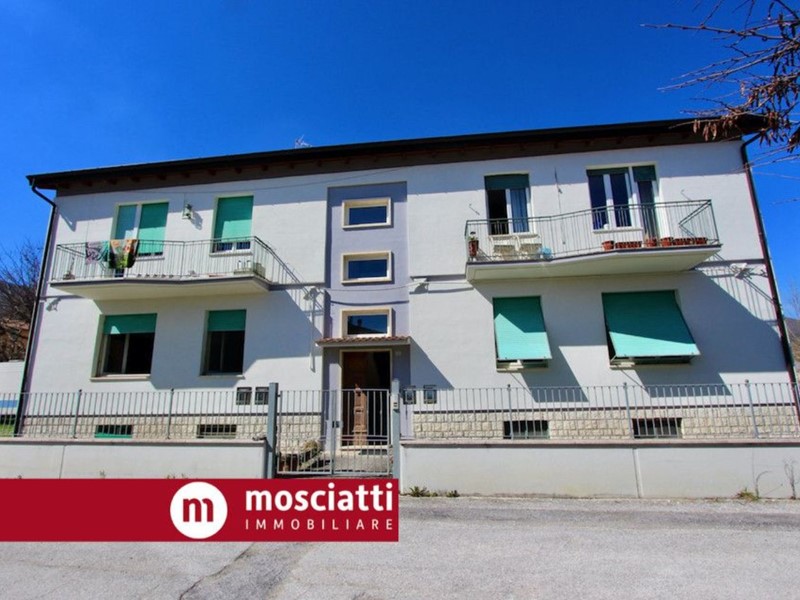 Trilocale in Vendita a Esanatoglia, 50'000&euro;, 71 m²