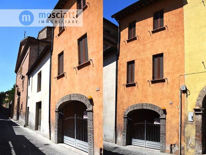 Villa in Vendita a Matelica, 160'000&euro;, 142 m²