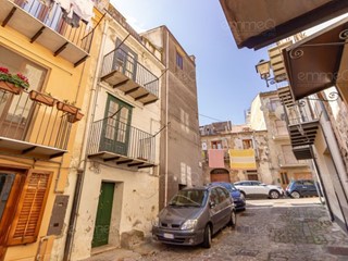 Trilocale in Vendita a Castelbuono, 27'000€, 79 m²