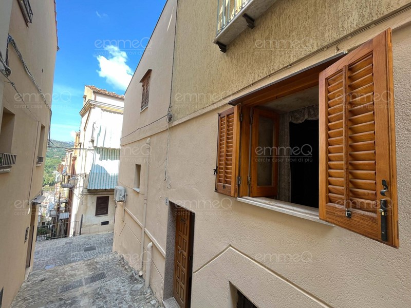 Trilocale in Vendita a Castelbuono, 39'000€, 60 m²