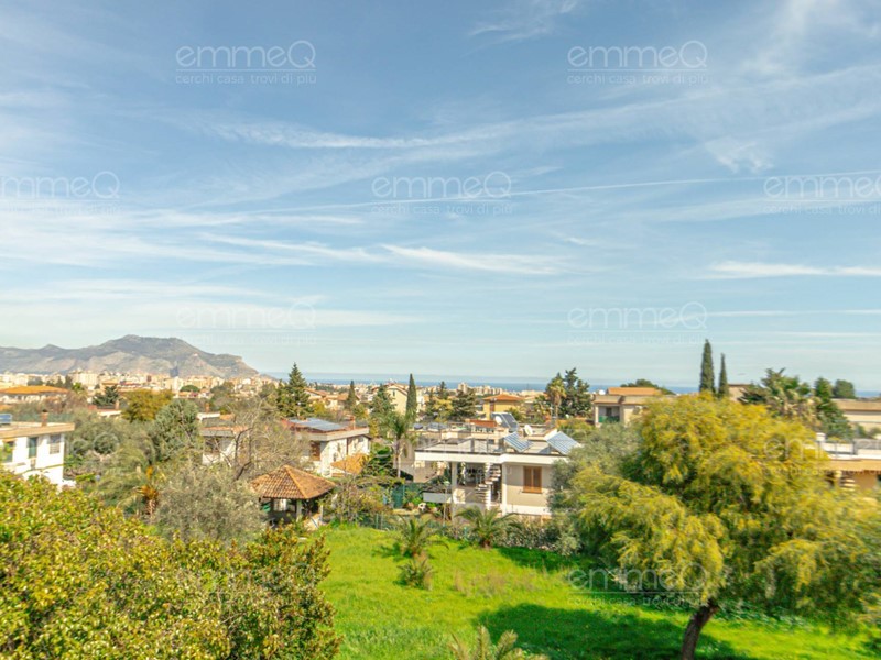 Villa in Vendita a Palermo, 525'000€, 430 m²