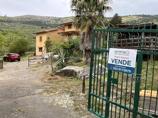 Villa in Vendita a Piana degli Albanesi, 175'000€, 195 m²