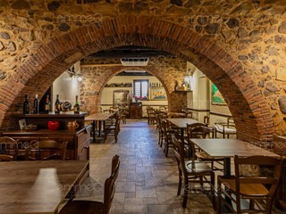 Immobile commerciale in Vendita a Castelbuono, 203'000€, 170 m²