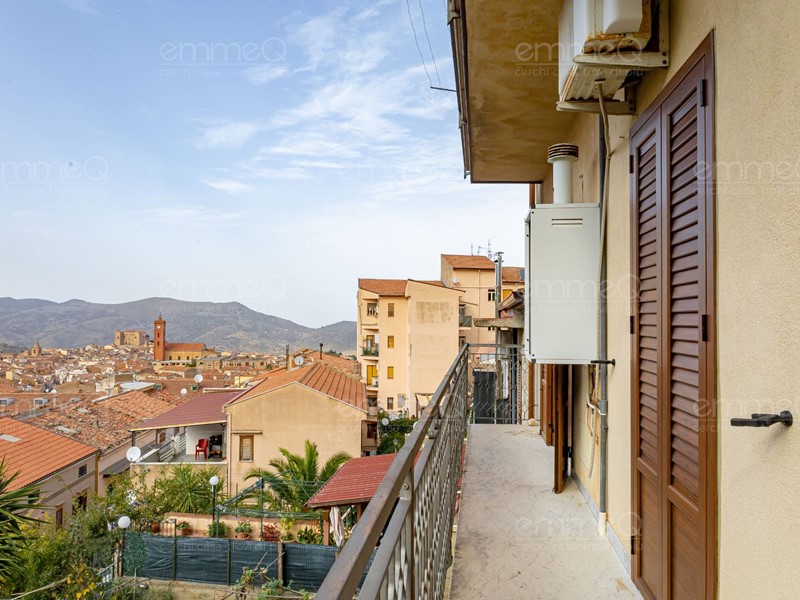 Appartamento in Vendita a Castelbuono, 269'000€, 204 m²