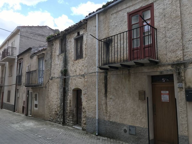 Casa Indipendente in Vendita a Gratteri, 25'000€, 60 m²