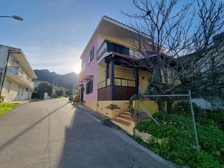 Casa Indipendente in Vendita a Nuxis, 89'000€, 130 m²