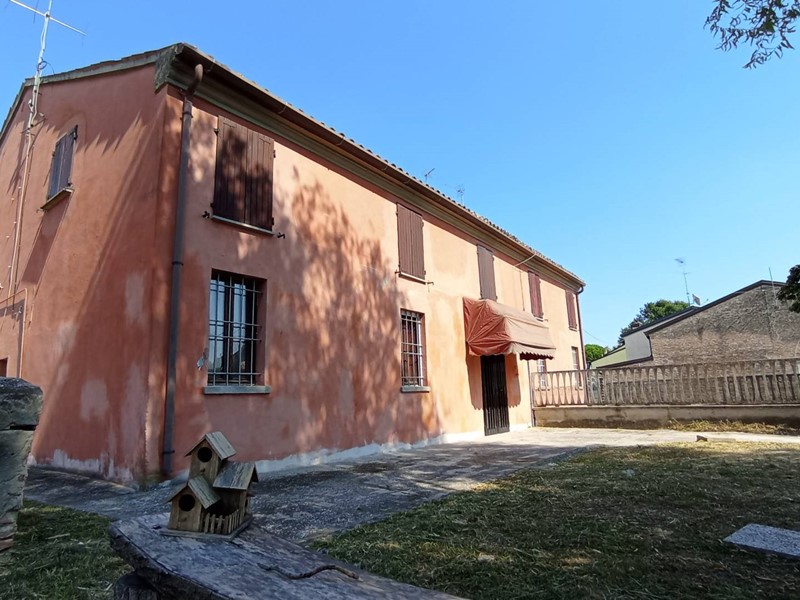 Villa in Vendita a Ferrara, 95'000&euro;, 330 m²